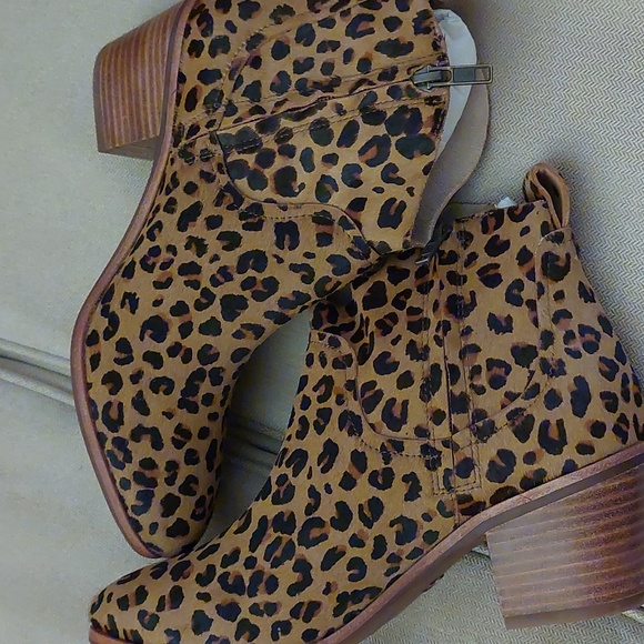 Ladies UGG Short Boots - Picture 4 of 4